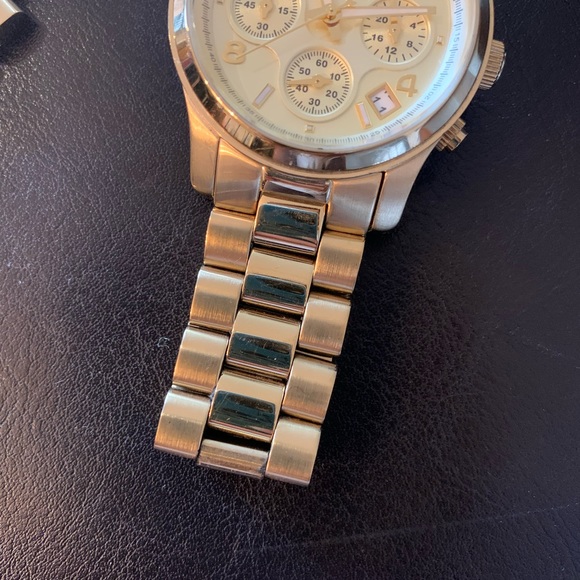 MICHAEL KORS WATCH - USED WITH BOX - Picture 4 of 7